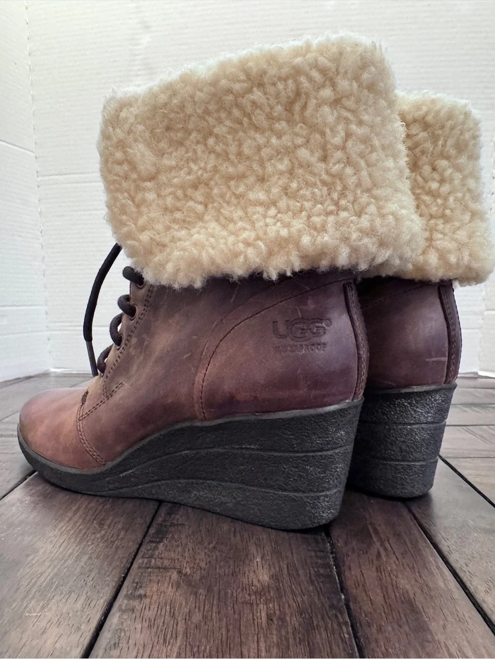 UGG Zea Wedge Winter Boots Womens Size 7 EUR 38 Brown Leather Sheepskin Gorpcore